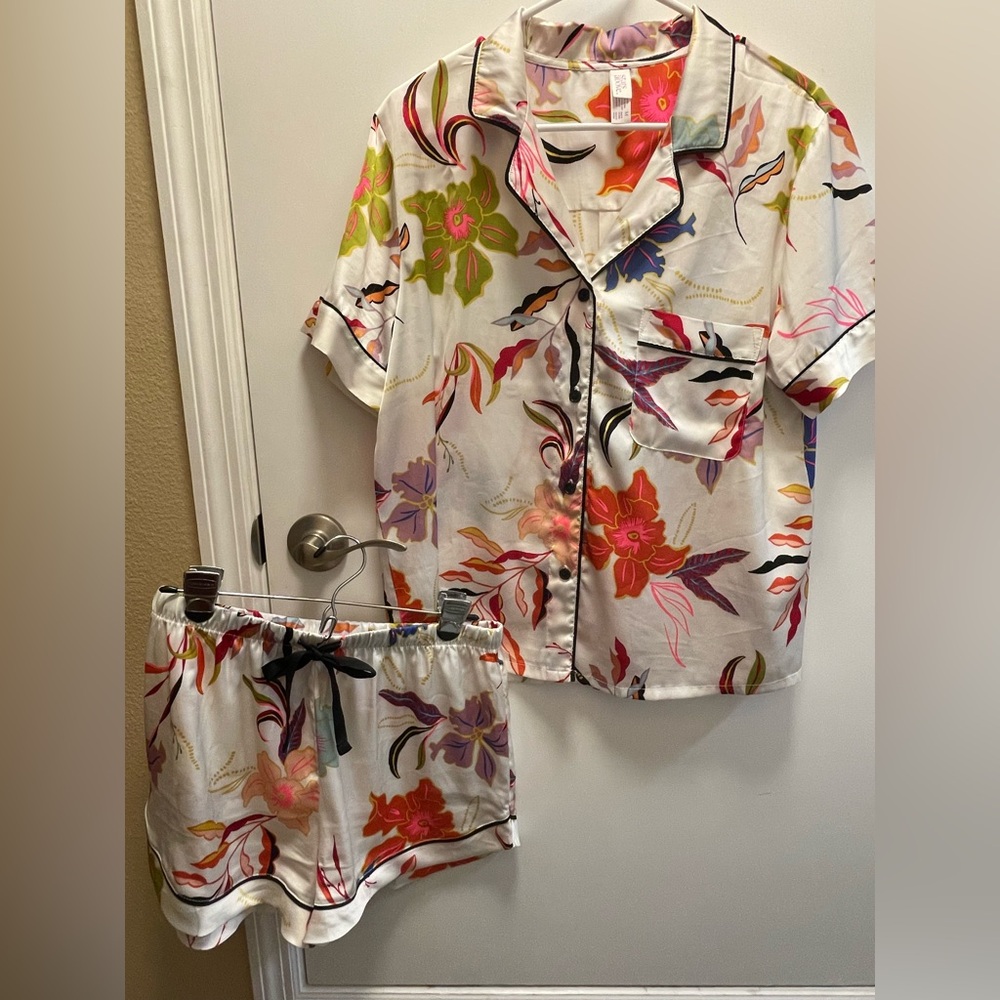 Stars Above Satin Floral Pajama Set with Black Piping / Size: Large